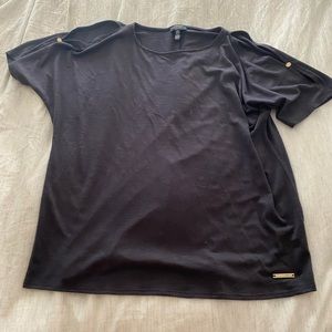 Shoulder peep blouse